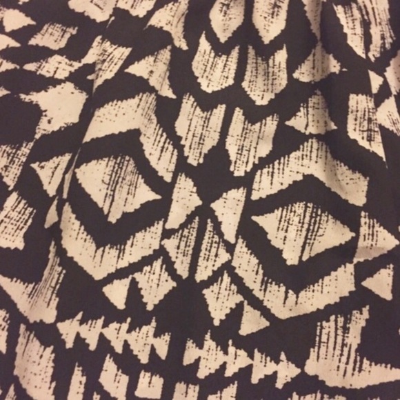 Arden B Black & White Geometric Print Soft Shorts - Picture 3 of 4